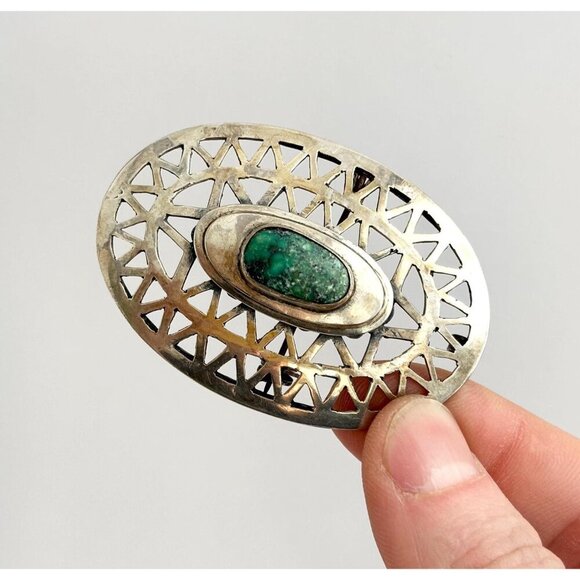 Vintage Jewelry - Sterling Silver Green Malachite Gemstone Vintage Oval Shaped Brooch